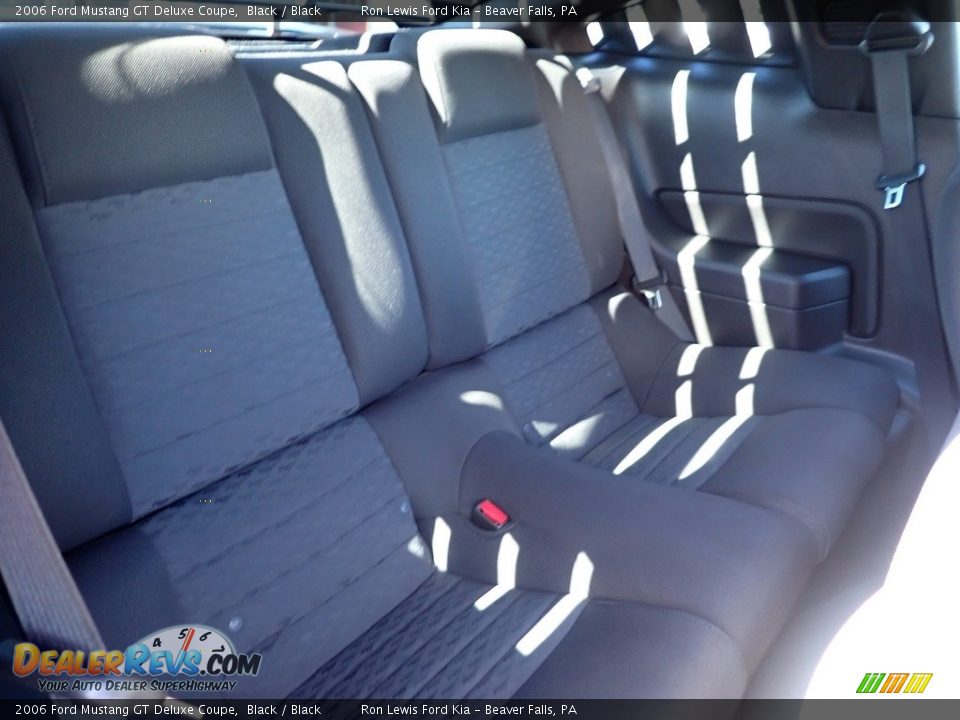 2006 Ford Mustang GT Deluxe Coupe Black / Black Photo #10