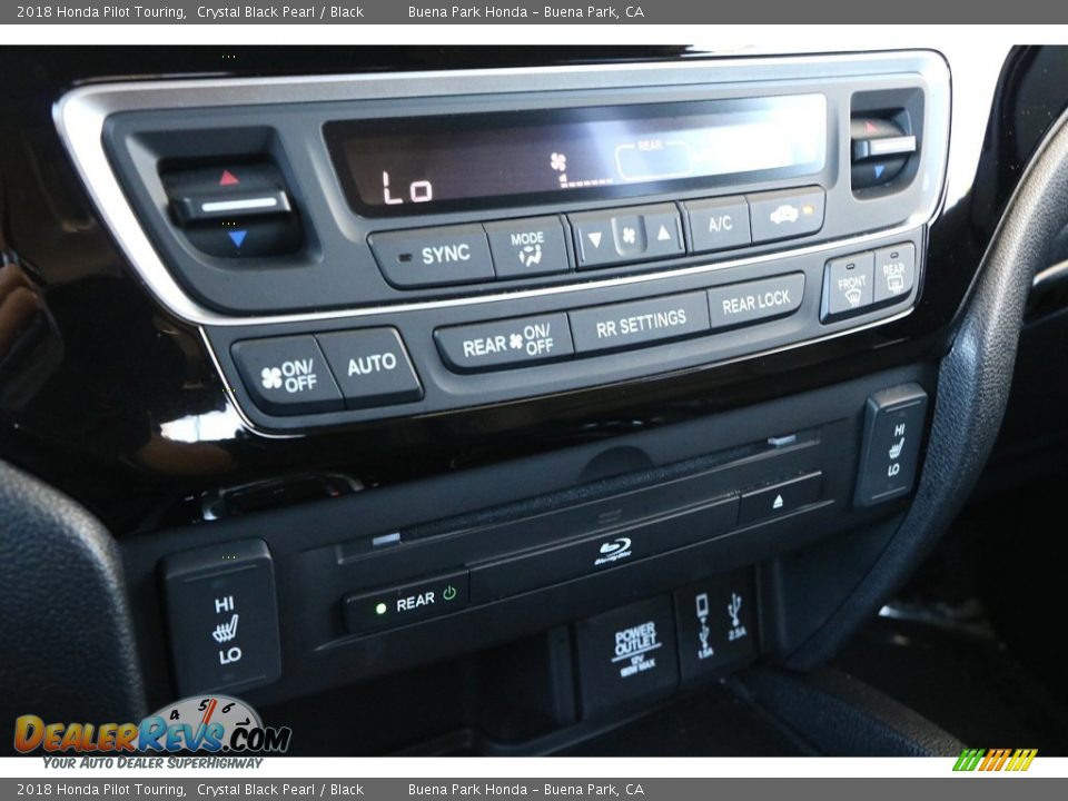 Controls of 2018 Honda Pilot Touring Photo #24