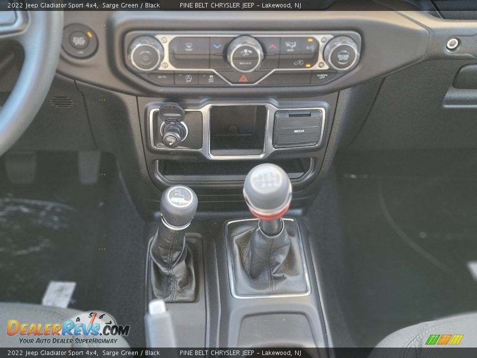 2022 Jeep Gladiator Sport 4x4 Shifter Photo #13