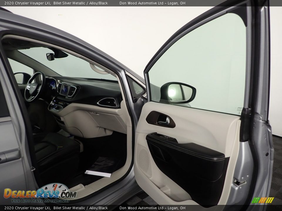 2020 Chrysler Voyager LXi Billet Silver Metallic / Alloy/Black Photo #26
