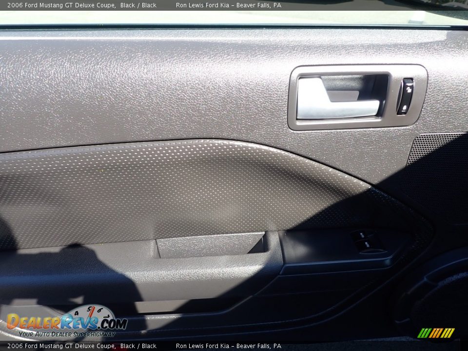 2006 Ford Mustang GT Deluxe Coupe Black / Black Photo #15