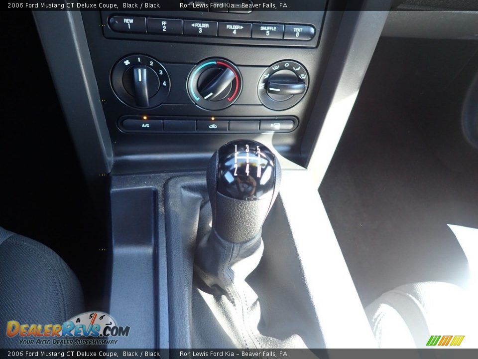 2006 Ford Mustang GT Deluxe Coupe Black / Black Photo #18
