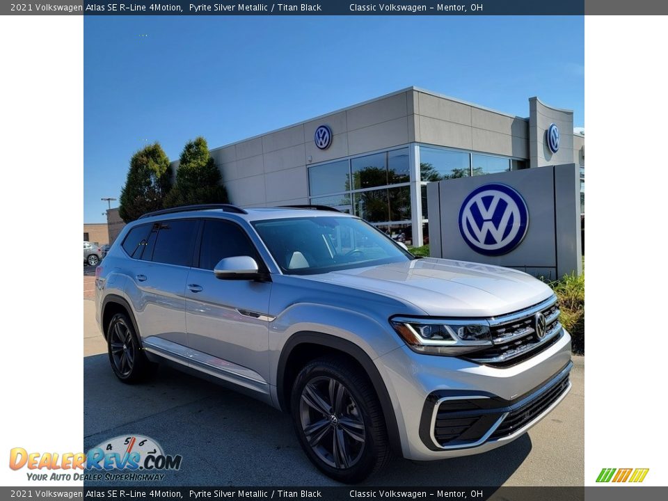 Front 3/4 View of 2021 Volkswagen Atlas SE R-Line 4Motion Photo #1