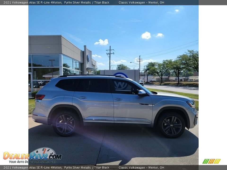 2021 Volkswagen Atlas SE R-Line 4Motion Pyrite Silver Metallic / Titan Black Photo #2