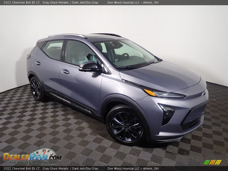 Front 3/4 View of 2022 Chevrolet Bolt EV LT Photo #4