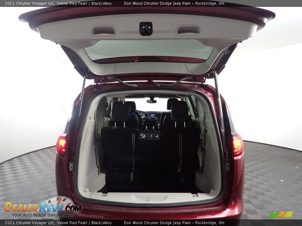 2021 Chrysler Voyager LXI Trunk Photo #8