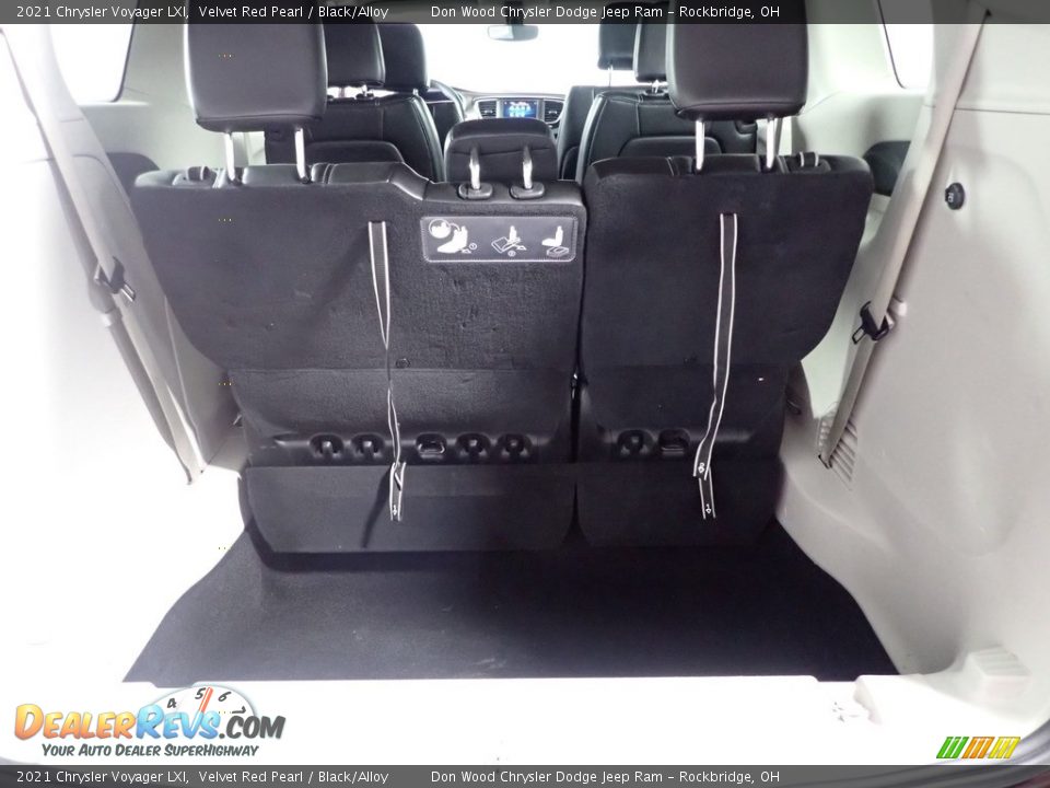 2021 Chrysler Voyager LXI Trunk Photo #9