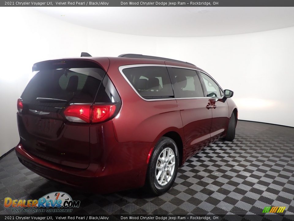 2021 Chrysler Voyager LXI Velvet Red Pearl / Black/Alloy Photo #10