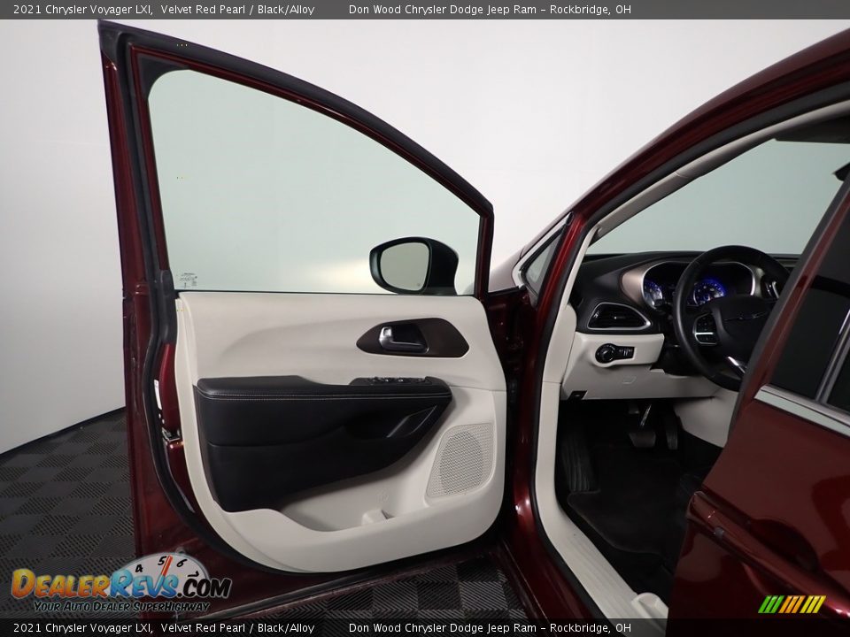 Door Panel of 2021 Chrysler Voyager LXI Photo #11