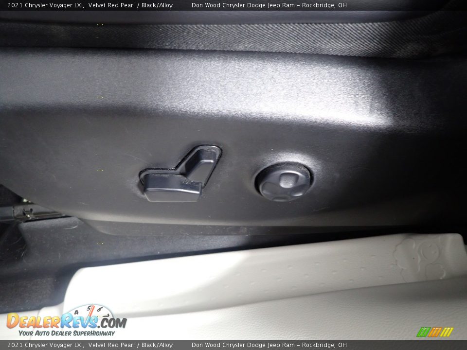 2021 Chrysler Voyager LXI Velvet Red Pearl / Black/Alloy Photo #13