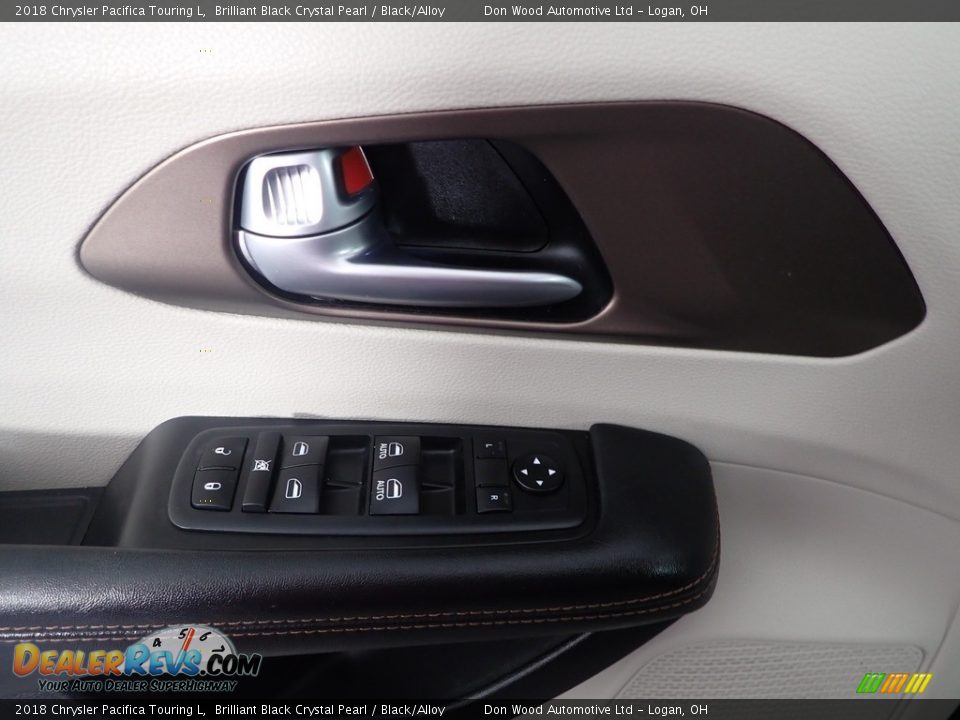 2018 Chrysler Pacifica Touring L Brilliant Black Crystal Pearl / Black/Alloy Photo #12