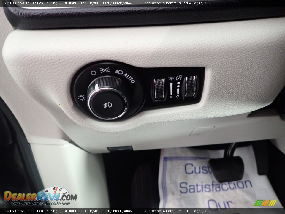2018 Chrysler Pacifica Touring L Brilliant Black Crystal Pearl / Black/Alloy Photo #15