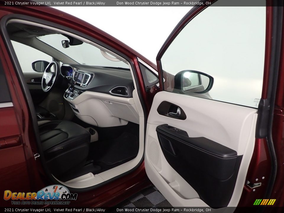 Door Panel of 2021 Chrysler Voyager LXI Photo #27