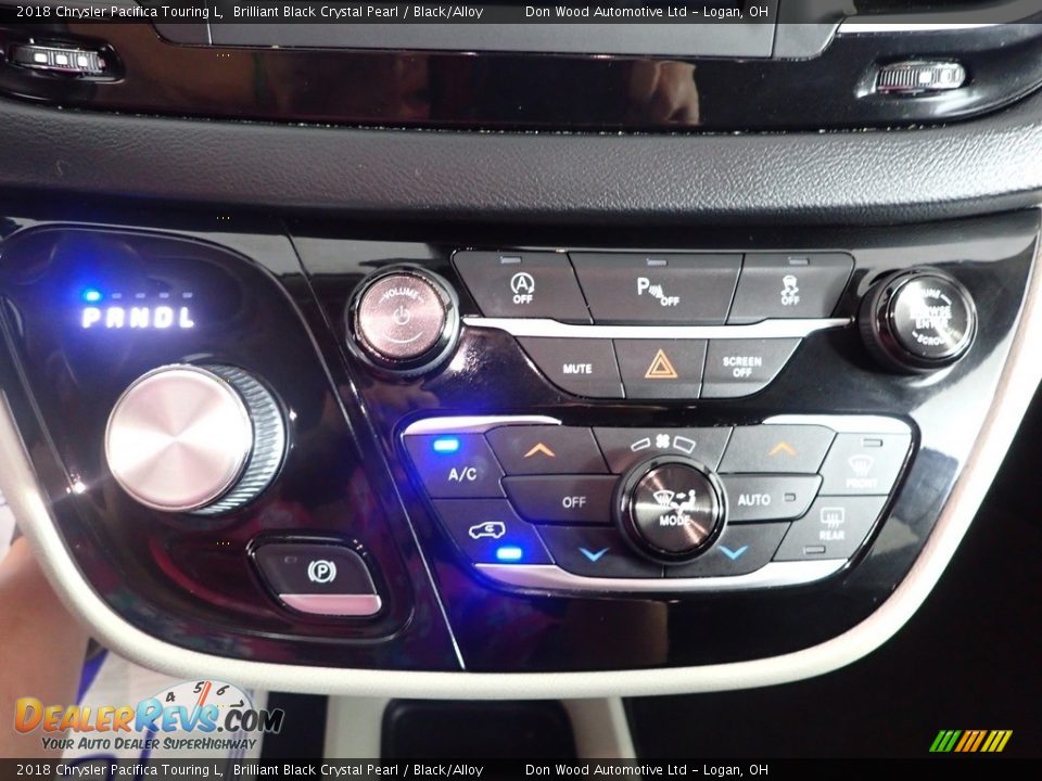 2018 Chrysler Pacifica Touring L Brilliant Black Crystal Pearl / Black/Alloy Photo #19