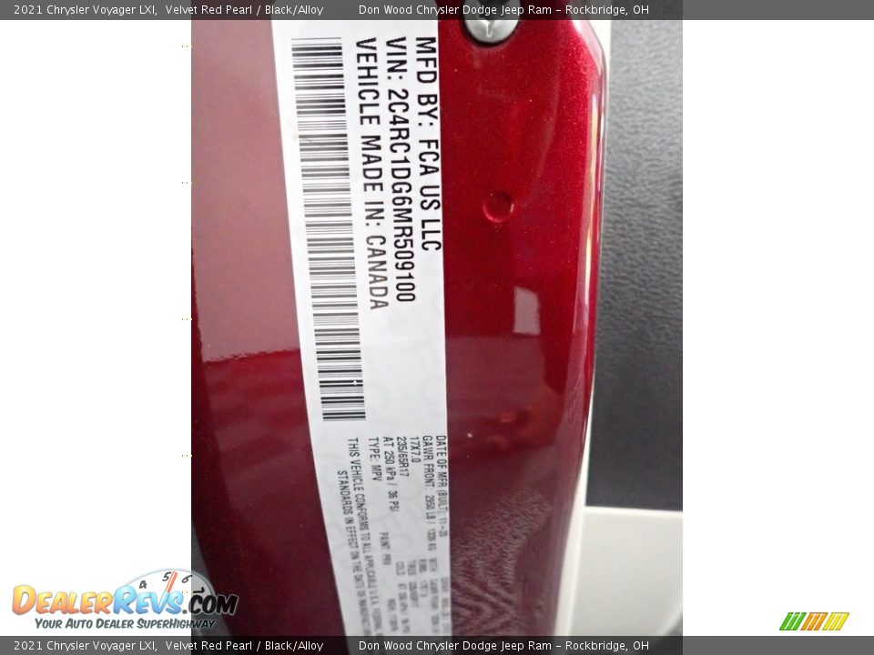 2021 Chrysler Voyager LXI Velvet Red Pearl / Black/Alloy Photo #34