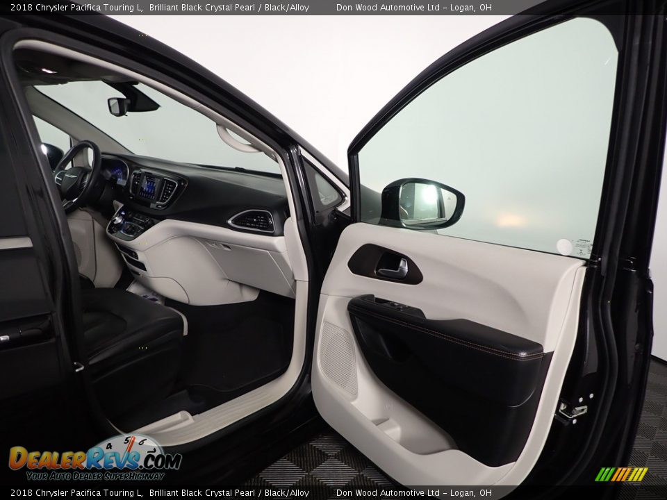 2018 Chrysler Pacifica Touring L Brilliant Black Crystal Pearl / Black/Alloy Photo #26