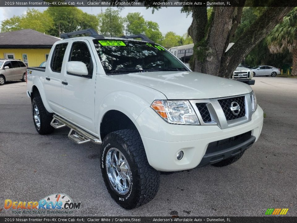Front 3/4 View of 2019 Nissan Frontier Pro-4X Crew Cab 4x4 Photo #1