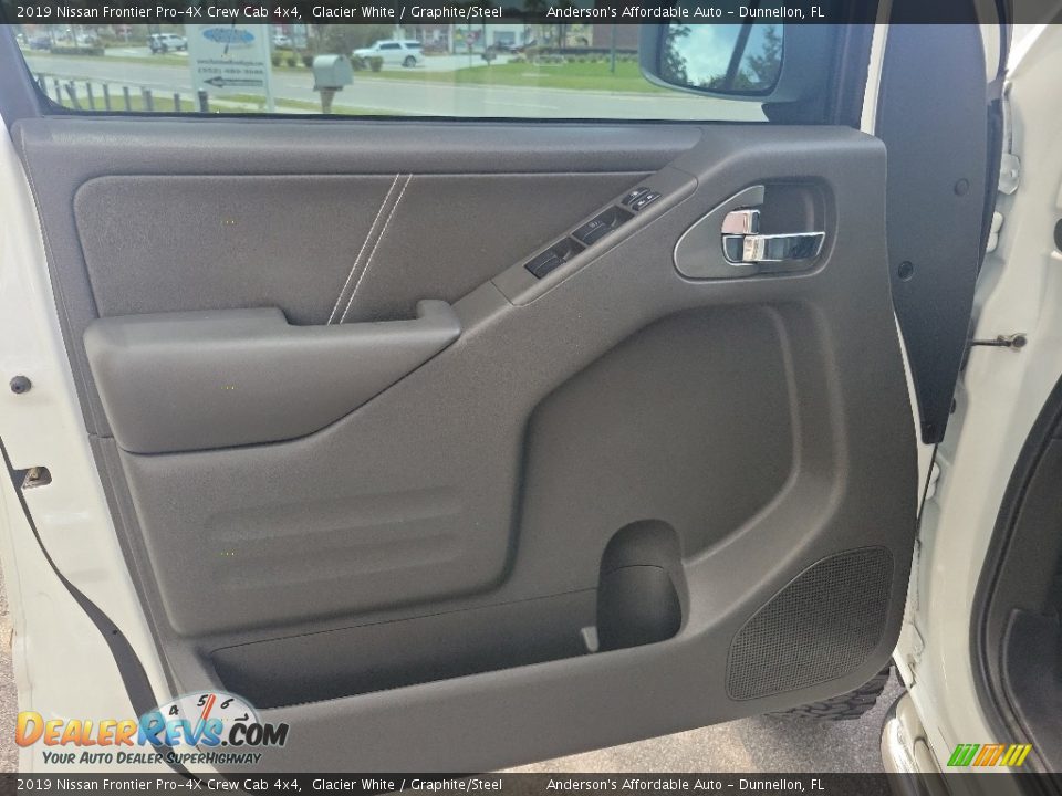 Door Panel of 2019 Nissan Frontier Pro-4X Crew Cab 4x4 Photo #16
