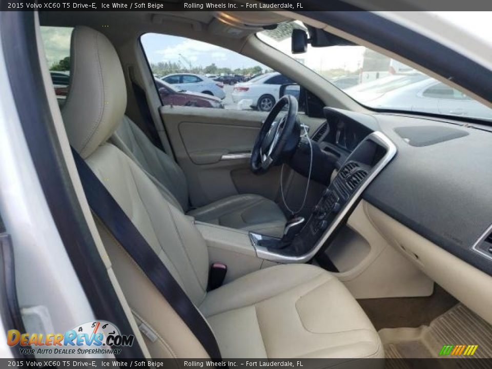 2015 Volvo XC60 T5 Drive-E Ice White / Soft Beige Photo #5