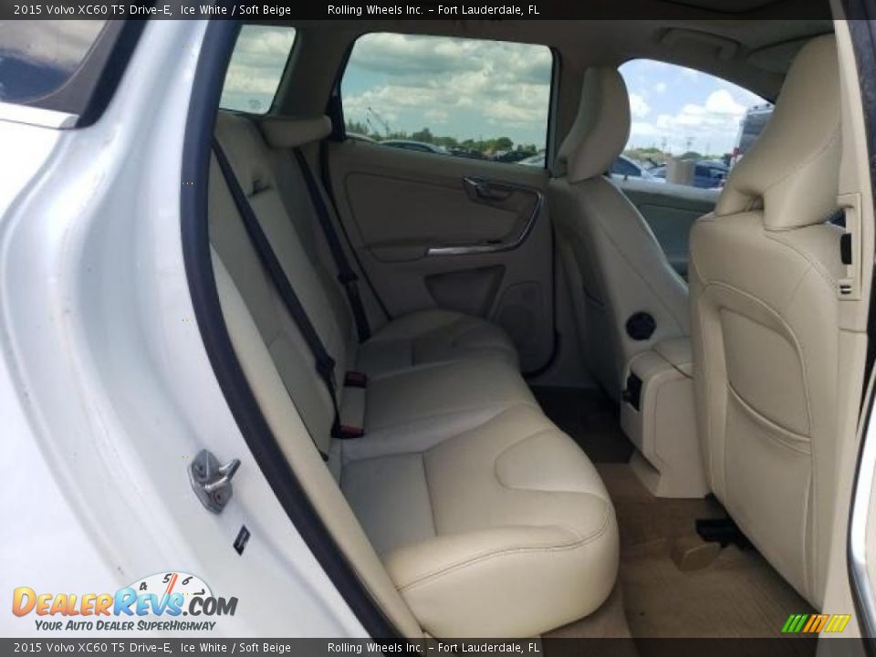 2015 Volvo XC60 T5 Drive-E Ice White / Soft Beige Photo #6