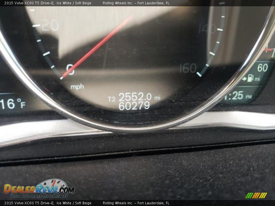 2015 Volvo XC60 T5 Drive-E Ice White / Soft Beige Photo #8