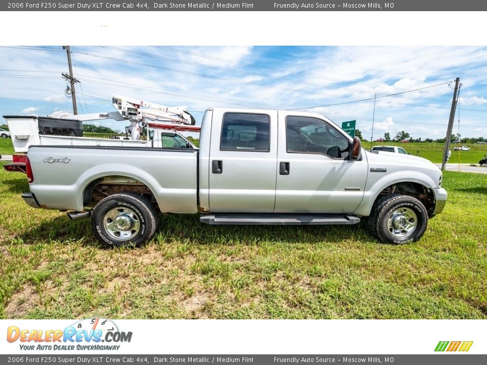 2006 Ford F250 Super Duty XLT Crew Cab 4x4 Dark Stone Metallic / Medium Flint Photo #3