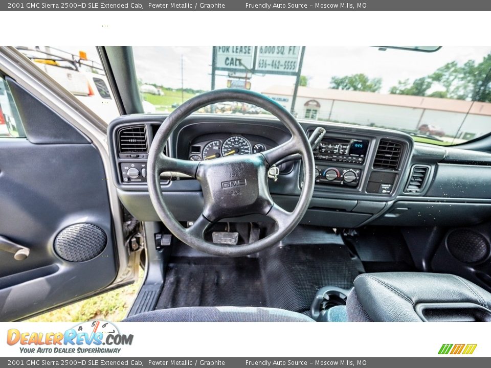 Dashboard of 2001 GMC Sierra 2500HD SLE Extended Cab Photo #9