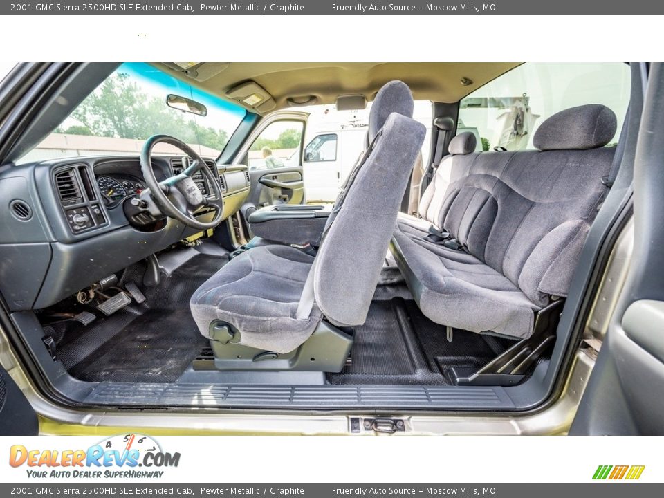 Front Seat of 2001 GMC Sierra 2500HD SLE Extended Cab Photo #11