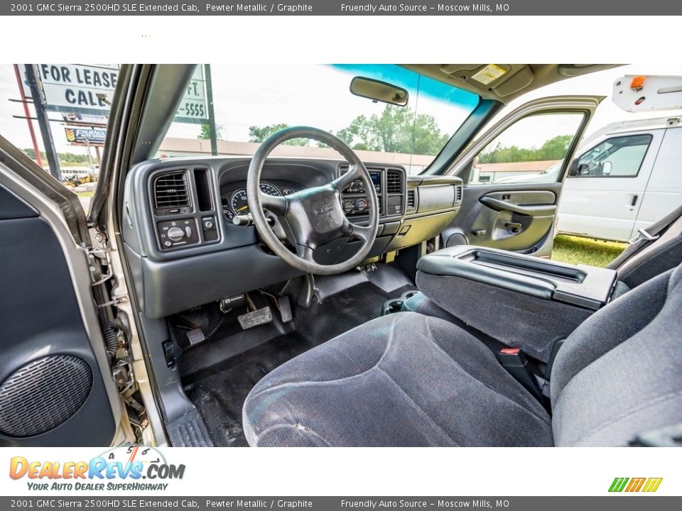 Front Seat of 2001 GMC Sierra 2500HD SLE Extended Cab Photo #12