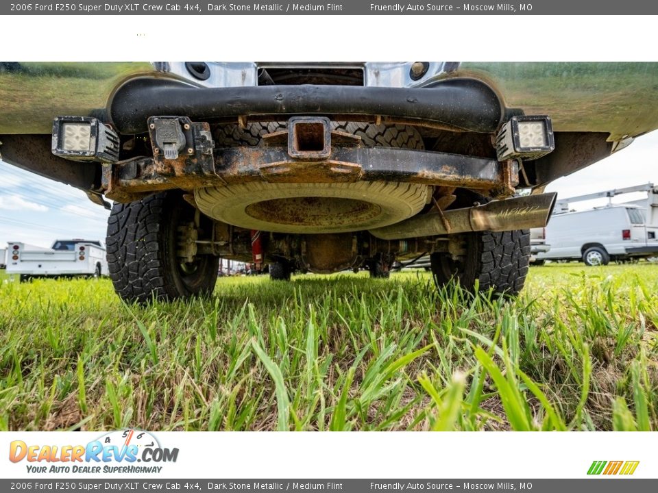 2006 Ford F250 Super Duty XLT Crew Cab 4x4 Dark Stone Metallic / Medium Flint Photo #13