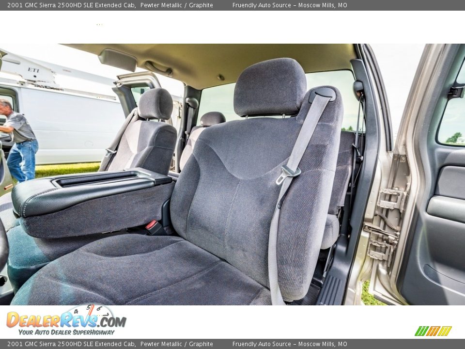 Front Seat of 2001 GMC Sierra 2500HD SLE Extended Cab Photo #13