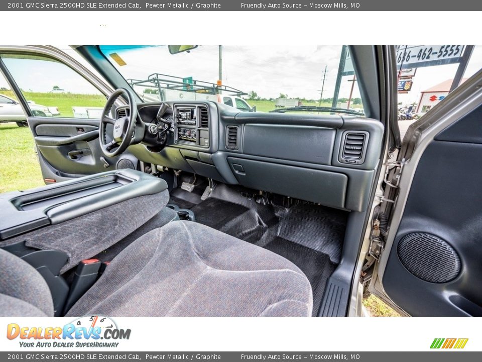 Dashboard of 2001 GMC Sierra 2500HD SLE Extended Cab Photo #14