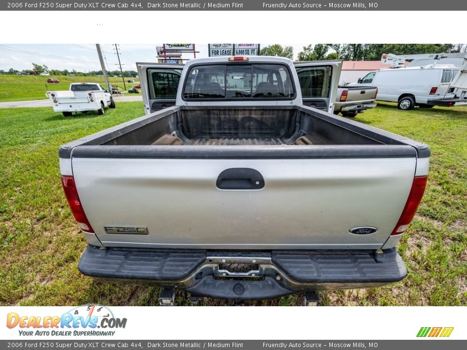 2006 Ford F250 Super Duty XLT Crew Cab 4x4 Dark Stone Metallic / Medium Flint Photo #21