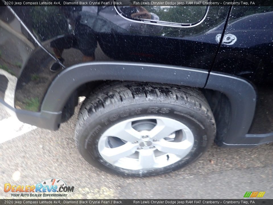 2020 Jeep Compass Latitude 4x4 Diamond Black Crystal Pearl / Black Photo #5
