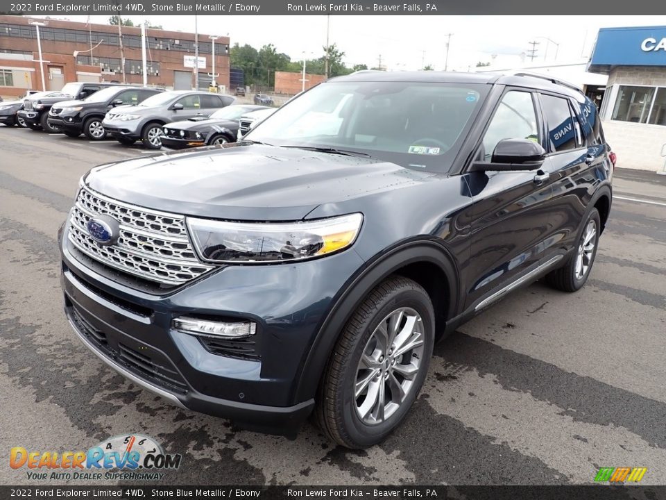 Front 3/4 View of 2022 Ford Explorer Limited 4WD Photo #4