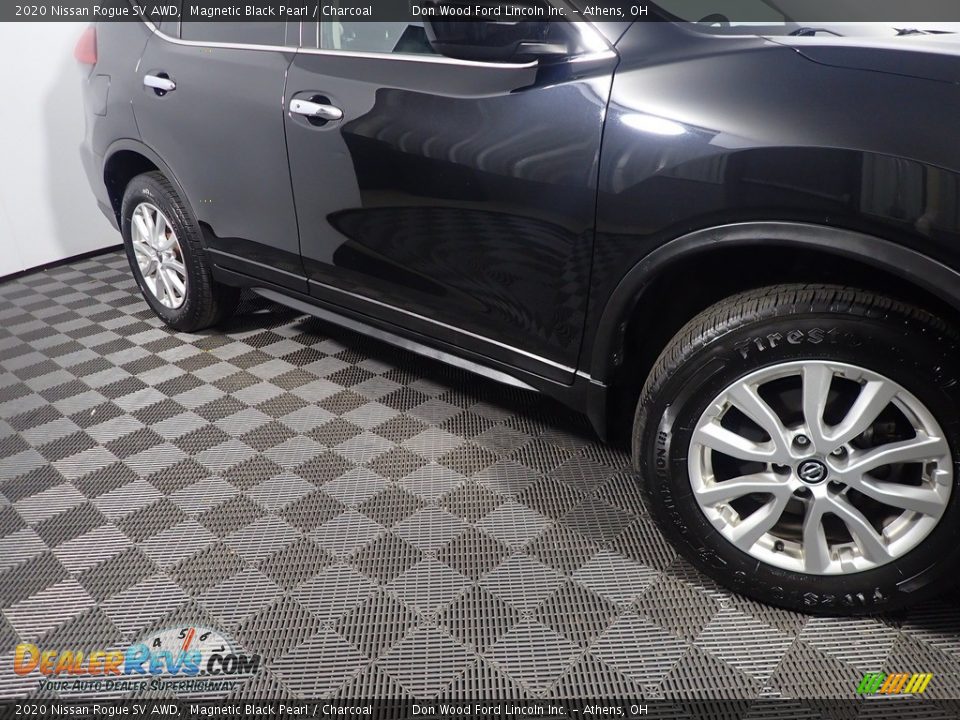 2020 Nissan Rogue SV AWD Magnetic Black Pearl / Charcoal Photo #5