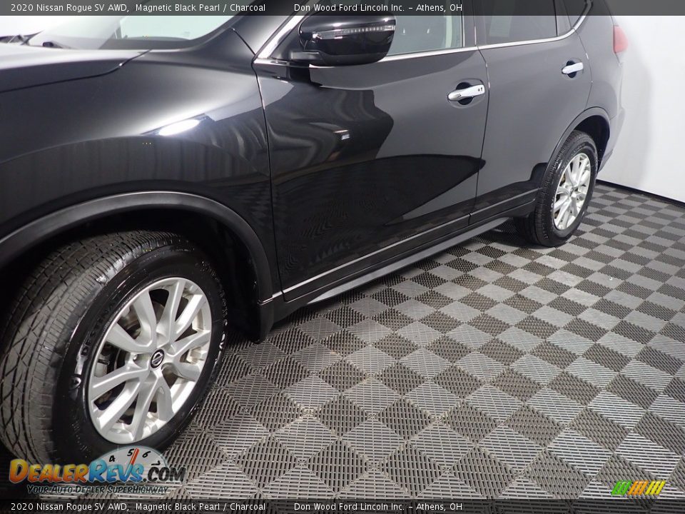 2020 Nissan Rogue SV AWD Magnetic Black Pearl / Charcoal Photo #11