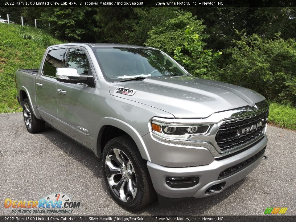 Front 3/4 View of 2022 Ram 1500 Limited Crew Cab 4x4 Photo #5