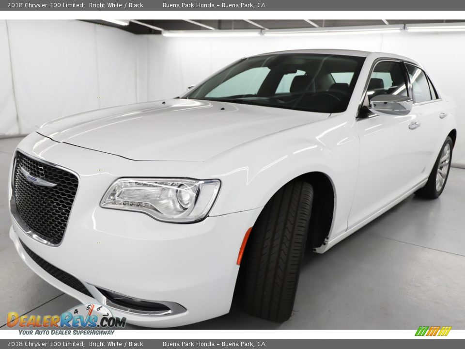 2018 Chrysler 300 Limited Bright White / Black Photo #14