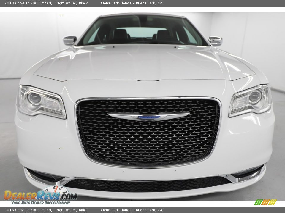 2018 Chrysler 300 Limited Bright White / Black Photo #16