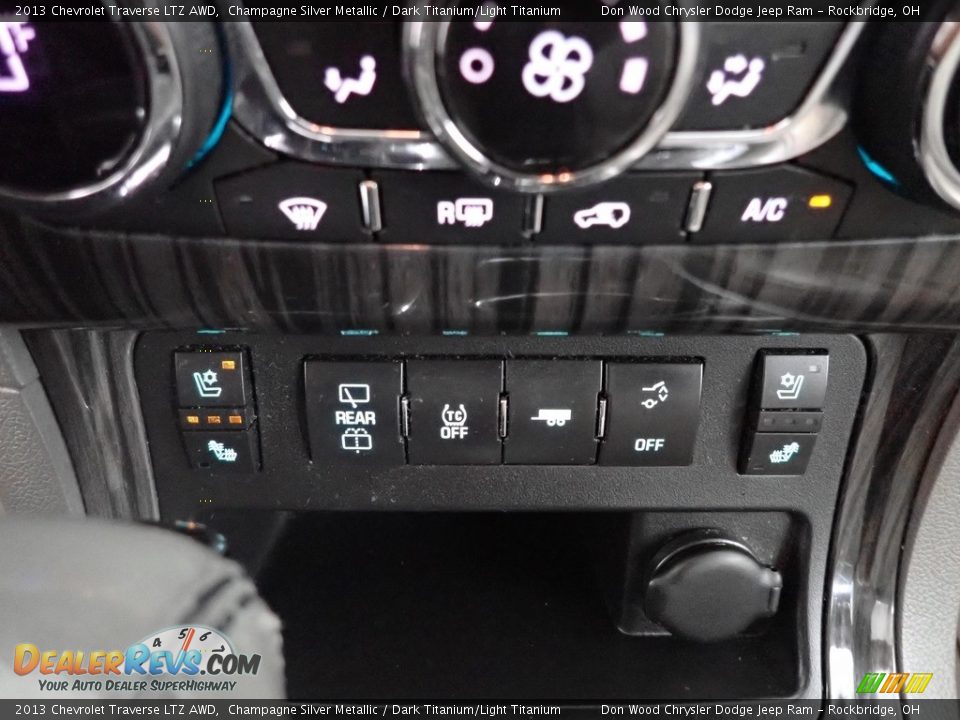 2013 Chevrolet Traverse LTZ AWD Champagne Silver Metallic / Dark Titanium/Light Titanium Photo #25