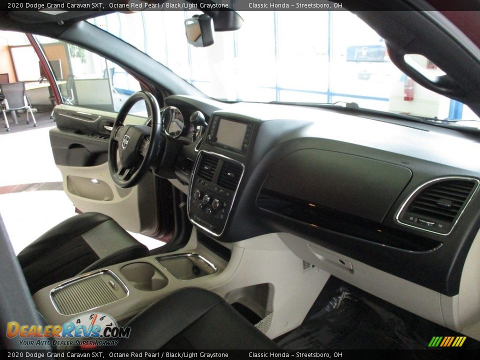 2020 Dodge Grand Caravan SXT Octane Red Pearl / Black/Light Graystone Photo #15