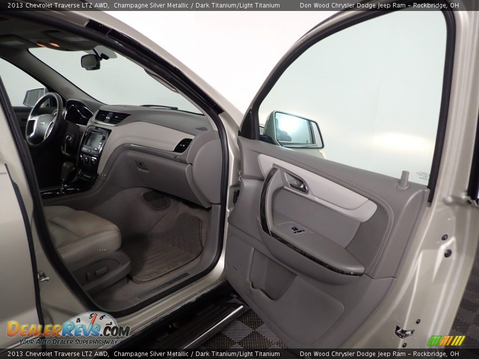 2013 Chevrolet Traverse LTZ AWD Champagne Silver Metallic / Dark Titanium/Light Titanium Photo #32