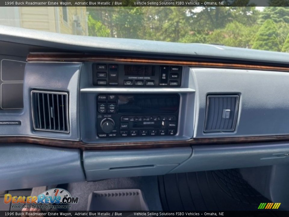 Dashboard of 1996 Buick Roadmaster Estate Wagon Photo #7