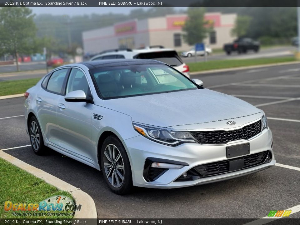 Front 3/4 View of 2019 Kia Optima EX Photo #4