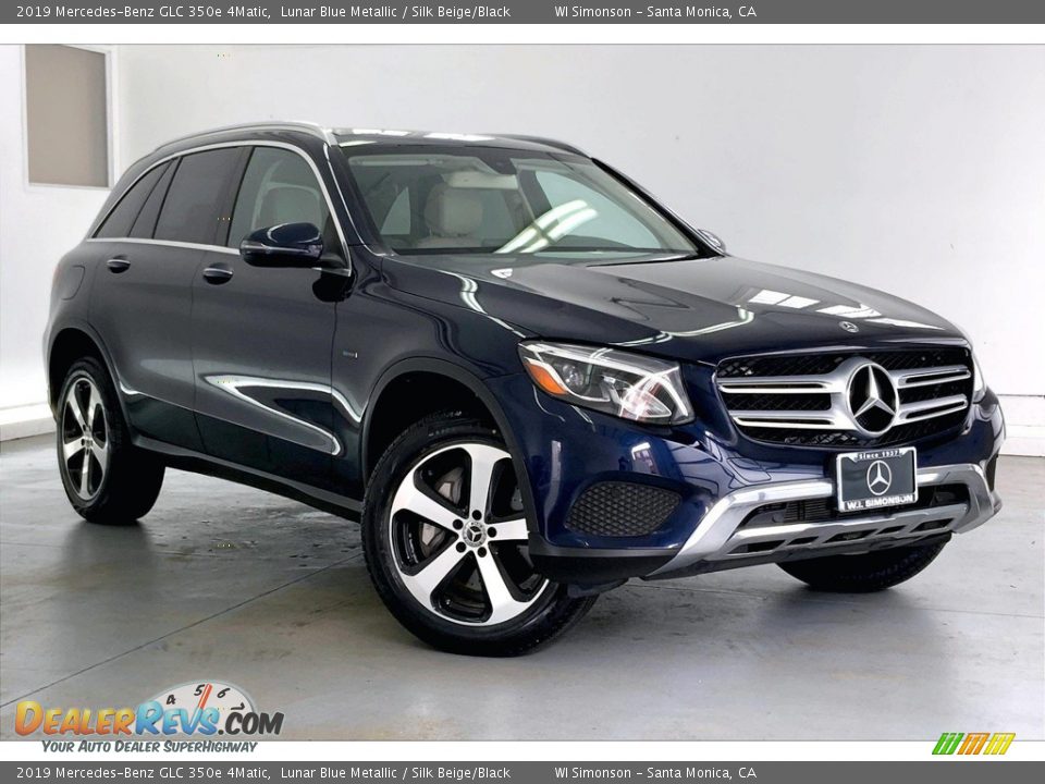 Front 3/4 View of 2019 Mercedes-Benz GLC 350e 4Matic Photo #34