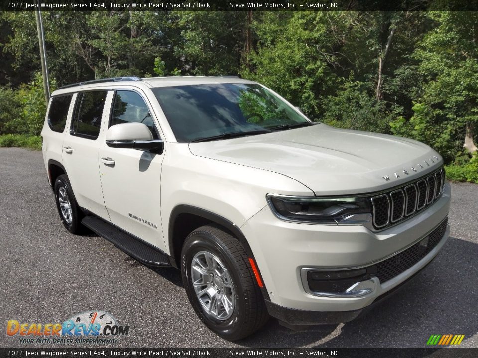 Front 3/4 View of 2022 Jeep Wagoneer Series I 4x4 Photo #4