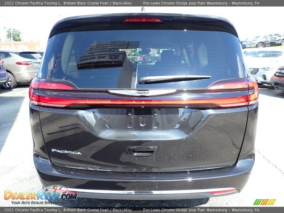 2022 Chrysler Pacifica Touring L Brilliant Black Crystal Pearl / Black/Alloy Photo #4