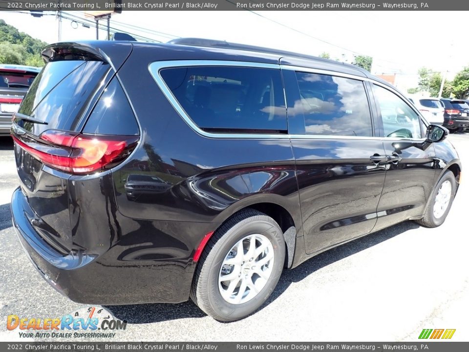 2022 Chrysler Pacifica Touring L Brilliant Black Crystal Pearl / Black/Alloy Photo #6