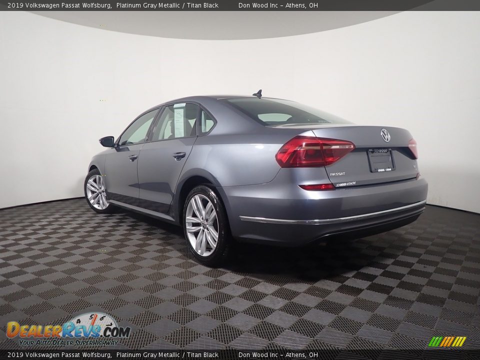 2019 Volkswagen Passat Wolfsburg Platinum Gray Metallic / Titan Black Photo #10